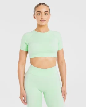 Crop top incontournable
