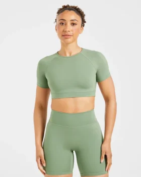 Crop top incontournable