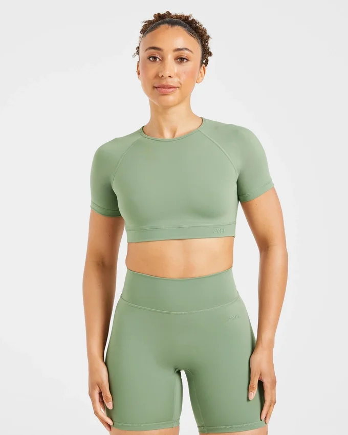 Crop top incontournable