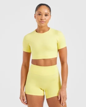 Crop top incontournable