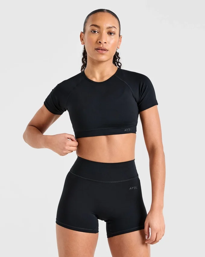 Crop top incontournable