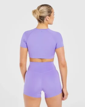 Crop top incontournable