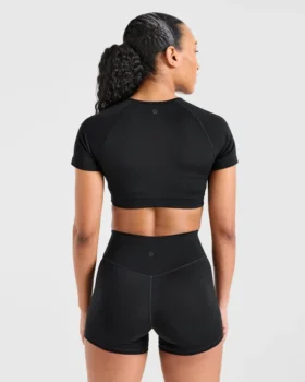 Crop top incontournable