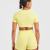 Crop top incontournable
