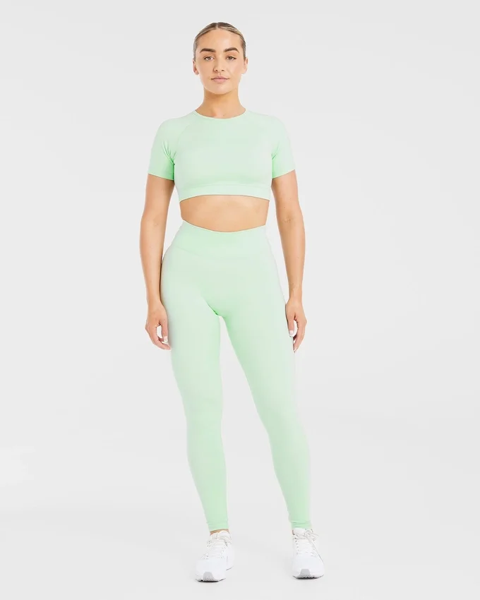 Crop top incontournable
