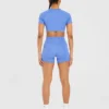 Crop top incontournable