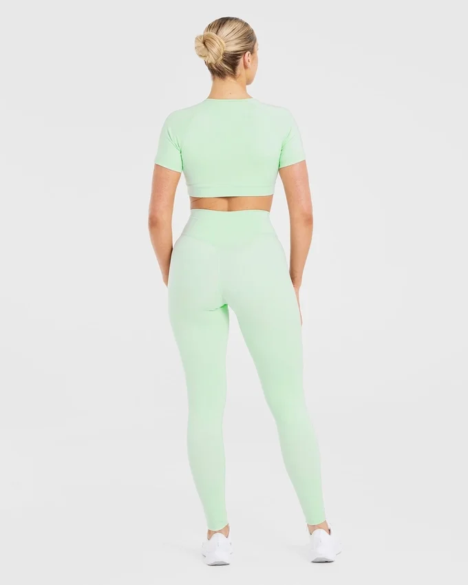 Crop top incontournable