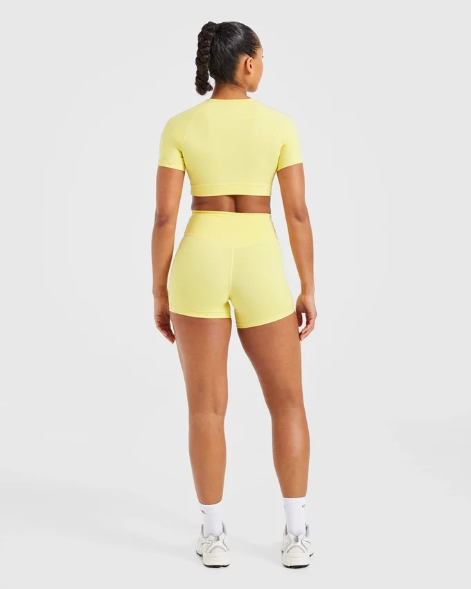 Crop top incontournable