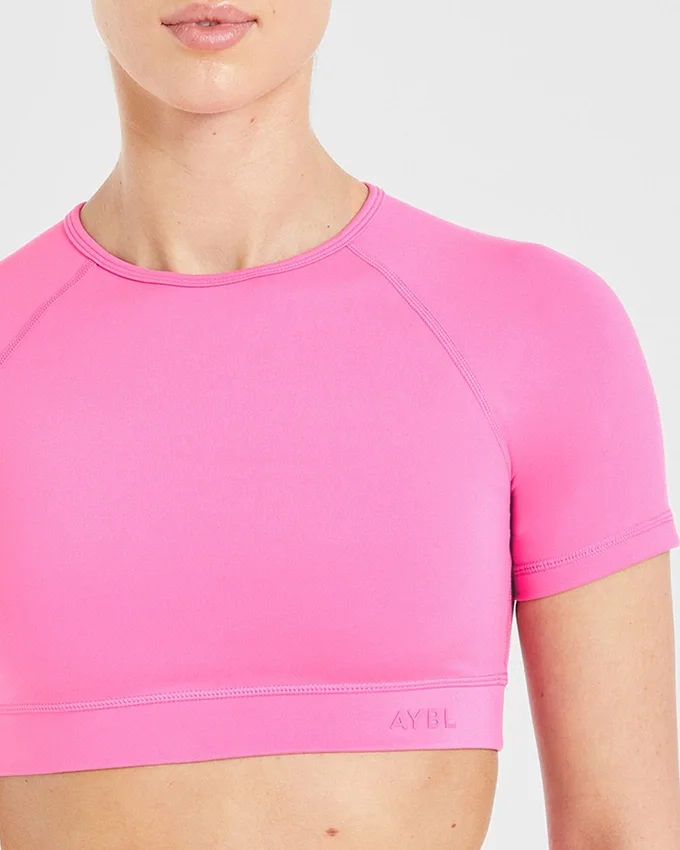 Crop top incontournable