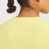 Crop top incontournable