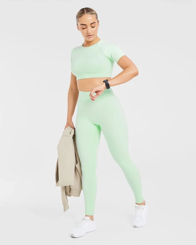 Crop top incontournable