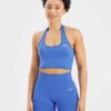 Haut court sans coutures à col licou Empower