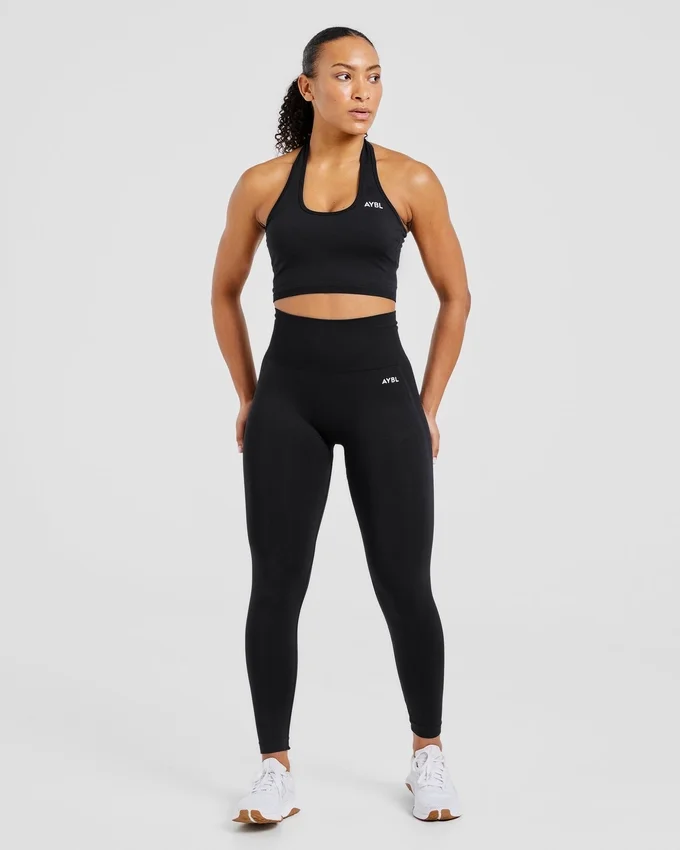 Haut court sans coutures à col licou Empower