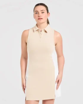 Robe à col emblématique