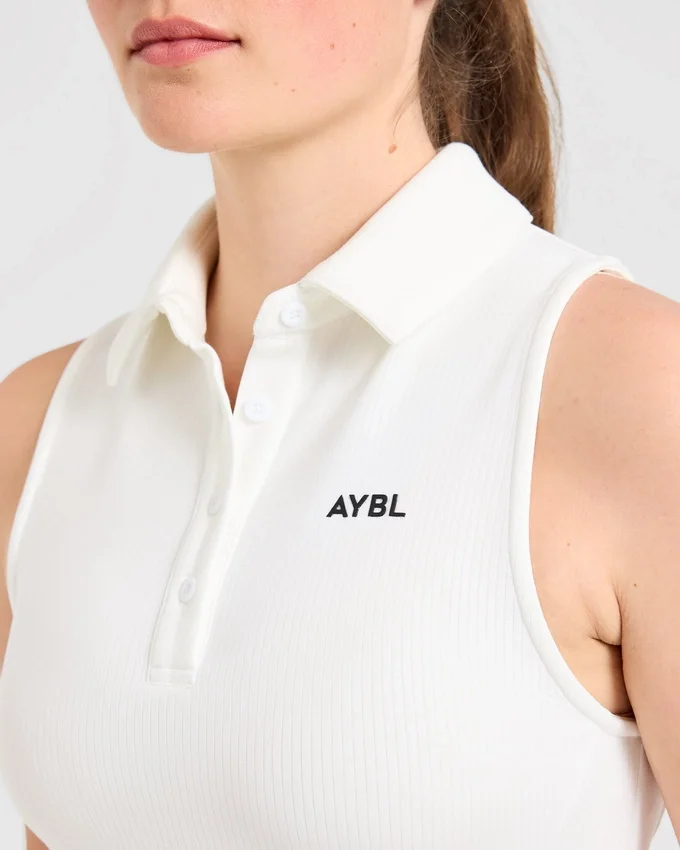 Robe à col emblématique