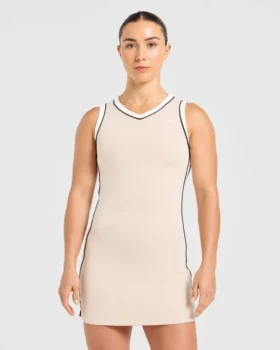 Robe emblématique à col en V