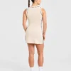Robe emblématique à col en V