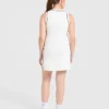 Robe emblématique à col en V