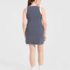 Robe emblématique à col en V