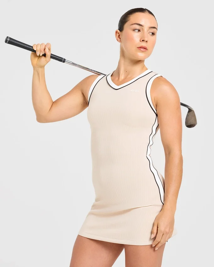 Robe emblématique à col en V