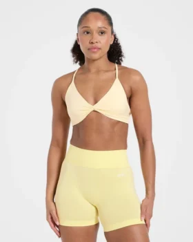 Soutien-gorge de sport Essential Twist à bretelles croisées dans le dos