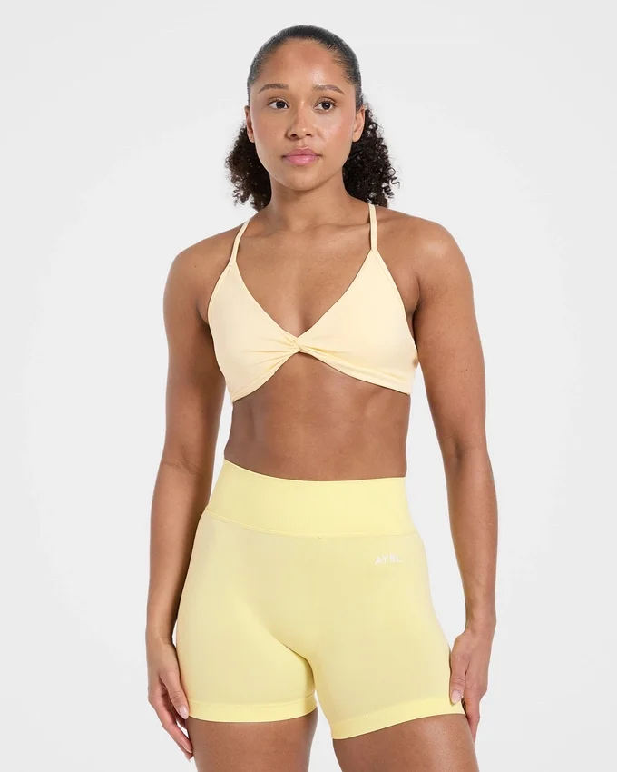 Soutien-gorge de sport Essential Twist à bretelles croisées dans le dos