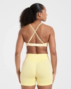 Soutien-gorge de sport Essential Twist à bretelles croisées dans le dos