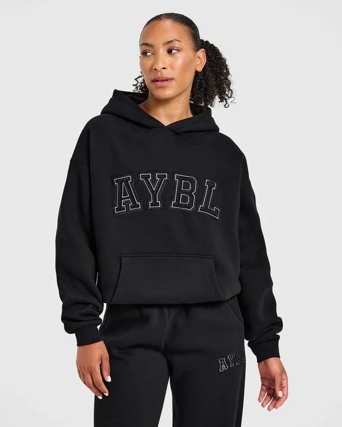 Sweat à capuche oversize avec applique « Varsity »